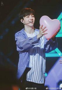 陈立农背影照片,尽显青春风采