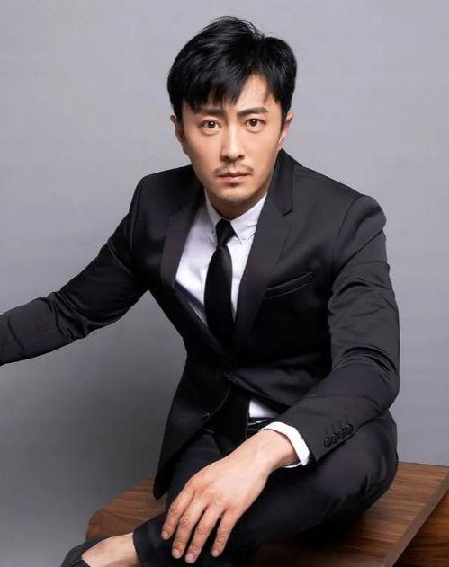 演员王铭,光影交织，演绎人生百态